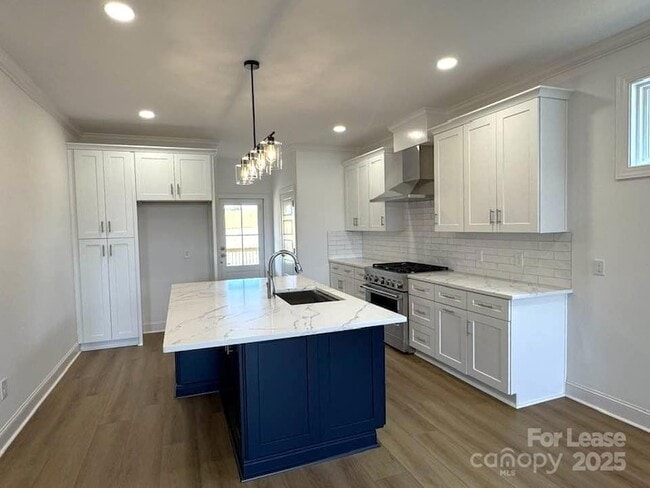 Building Photo - 8070 Blackwood Rd