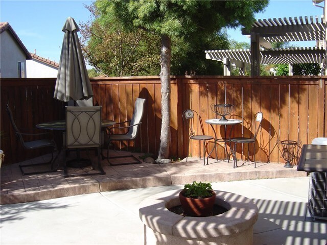 Building Photo - 42123 Acacia Way