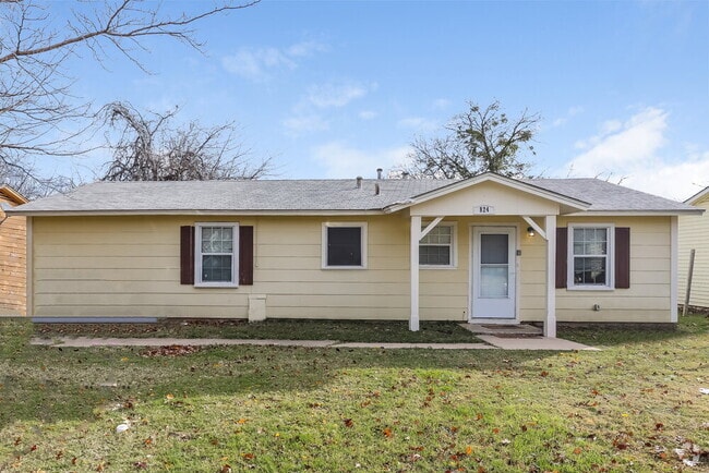 Building Photo - 824 Renfro Dr