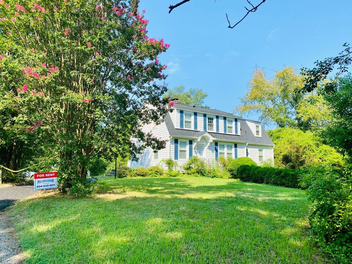 Primary Photo - Charming 4bdrm/1.5bth Colonial Located in ...