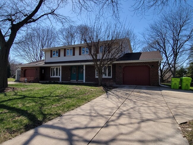 Building Photo - 1049 S Imperial Dr
