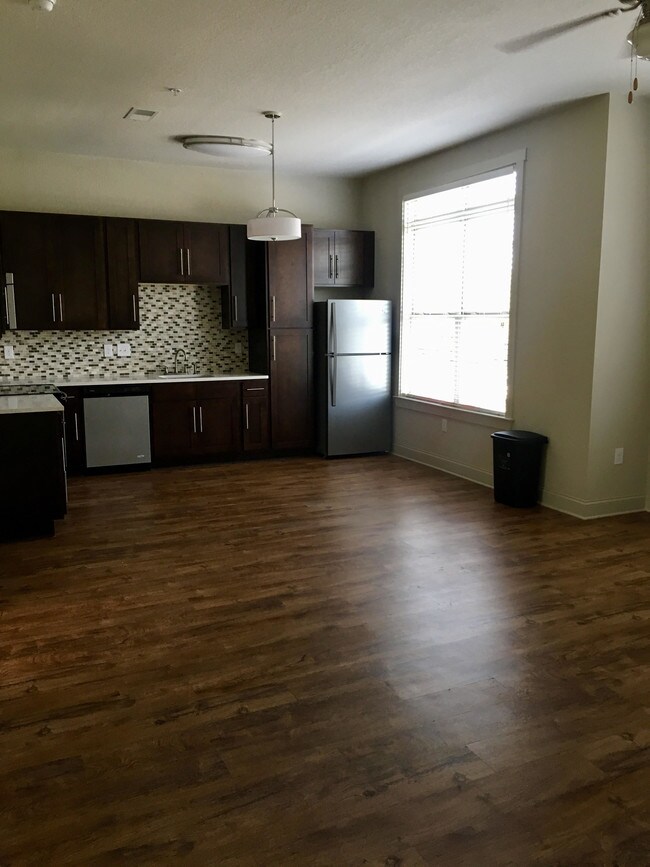 Foto del edificio - 9724 Kincey Ave