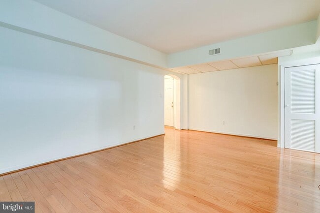 Foto del edificio - 1735 N Rhodes St