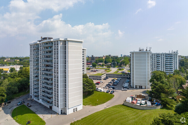 Building Photo - Greenbriar North & South