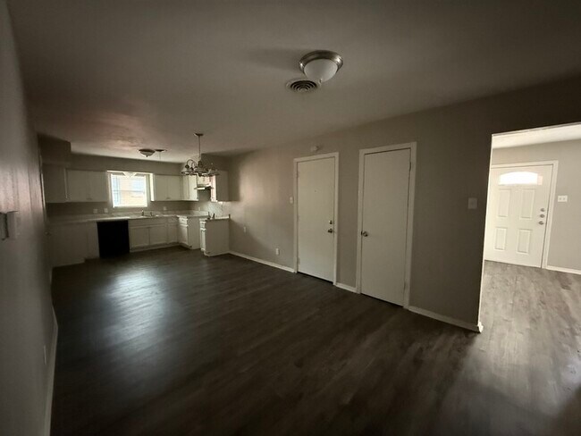 Foto del edificio - 9560 Crestshire Dr
