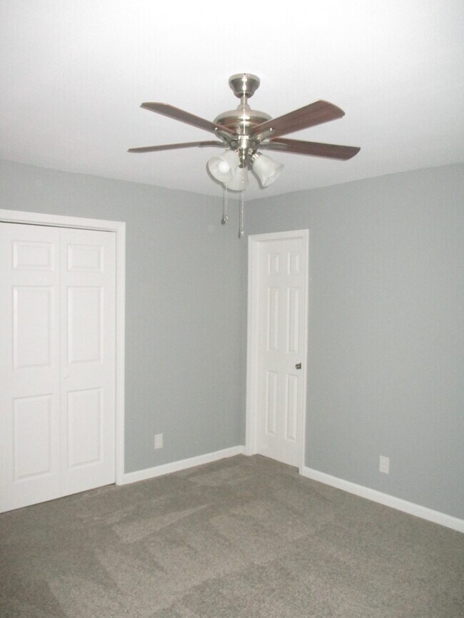 Building Photo - 415 Industrial Ave Sand Springs OK 74063