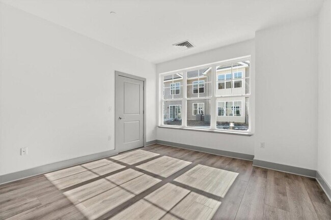 Foto del edificio - 75 Forester Ave