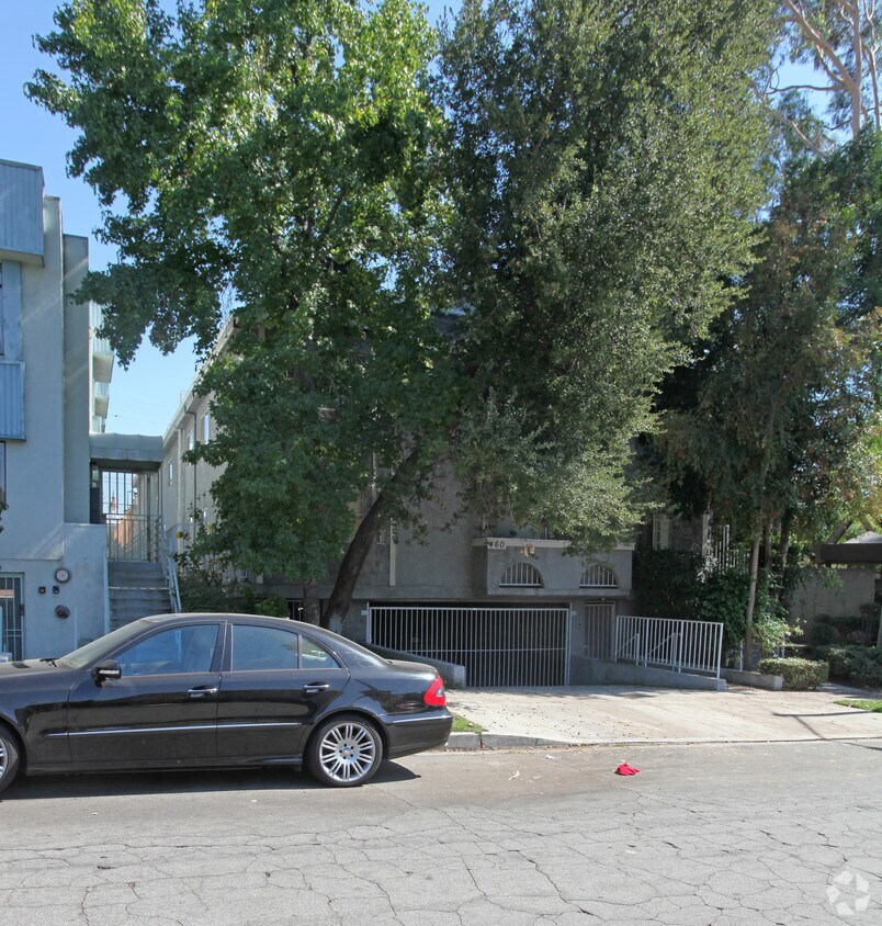 Building Photo - 460 Palm Ave
