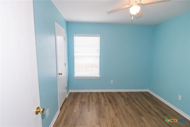 Foto del edificio - 4107 Primrose Dr