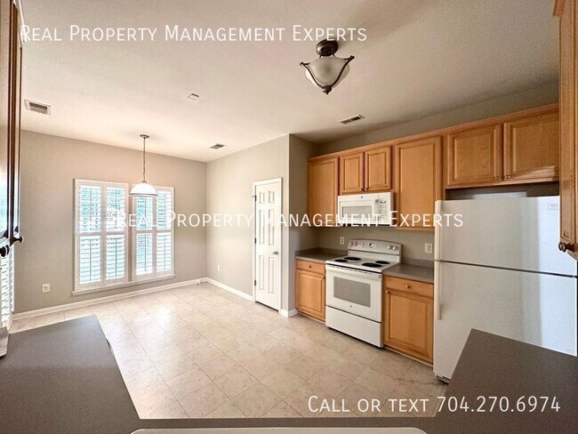 Foto del edificio - 10001 Glencrest Dr