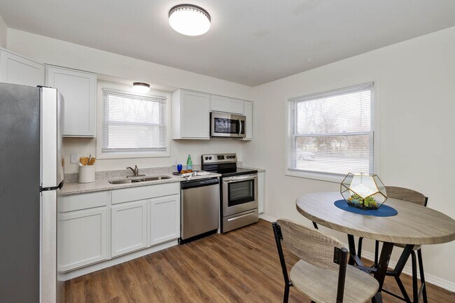 Foto del edificio - 2025-2027 Fairfax Road