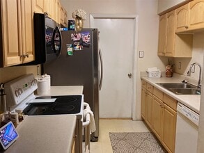 Building Photo - 10022 Bell Towne Dr