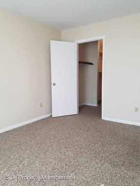 Building Photo - 2027-2027 W Woodriver Dr