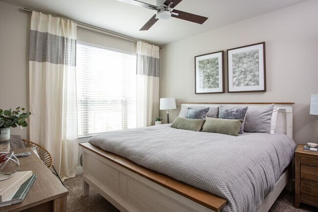 Foto del edificio - Spacious Apt 2/2 with Pool & Pets!