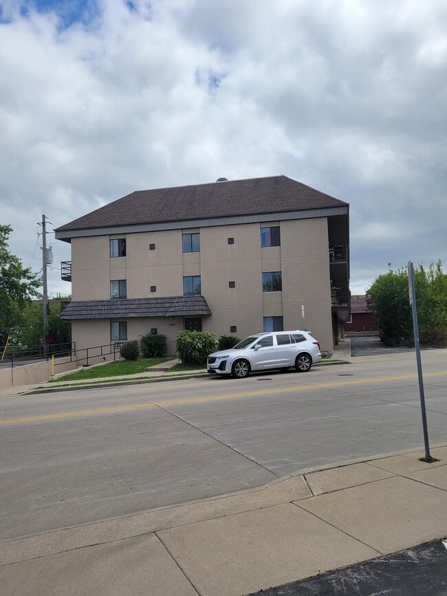 Building Photo - 9129 W National Ave