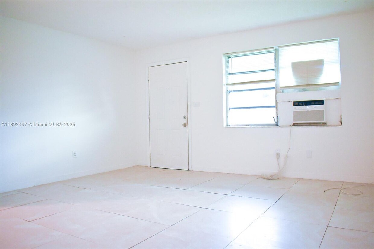 Foto principal - 2265 NW 98th St