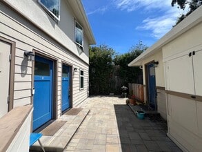 Building Photo - 2025 Avy Ave