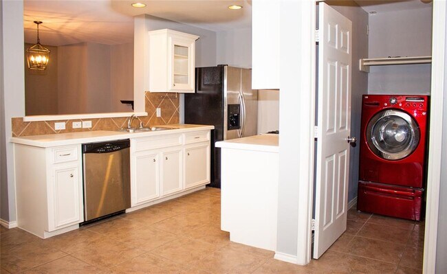 Foto del edificio - 1131 W 24th St