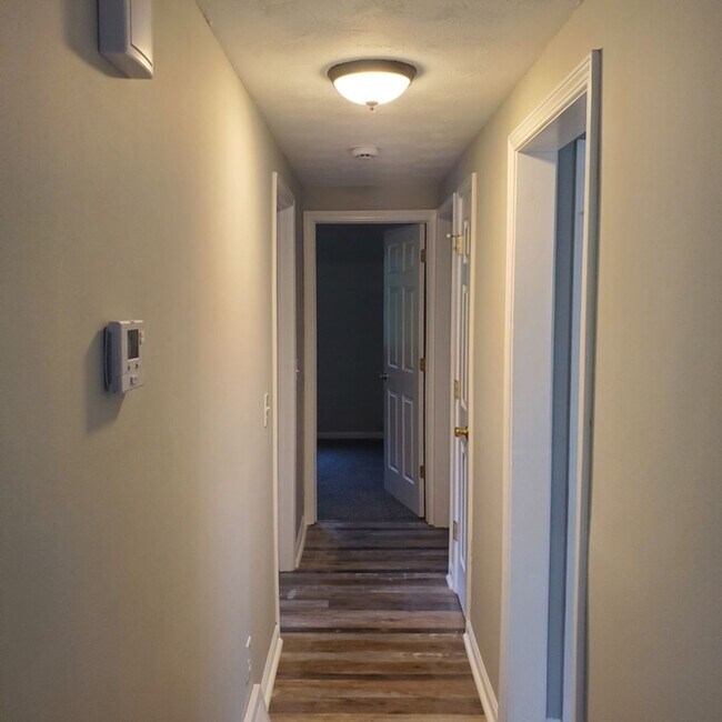 Foto del edificio - 6 Bdrm House For Rent
