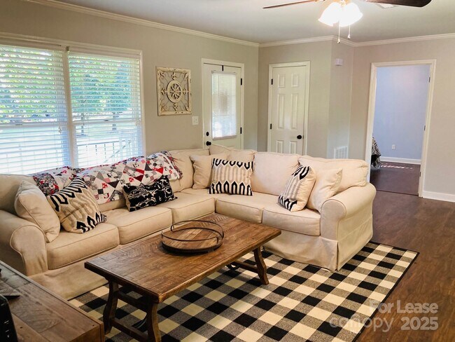 Foto del edificio - 4969 Moonlite Bay Dr