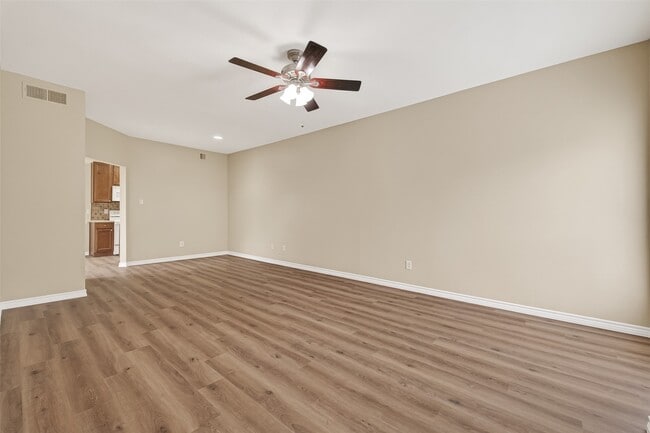 Foto del edificio - 10811 Richmond Ave.