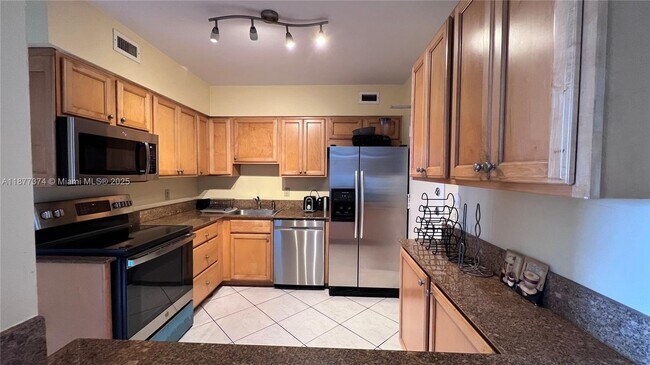 Building Photo - 5161 Collins Ave