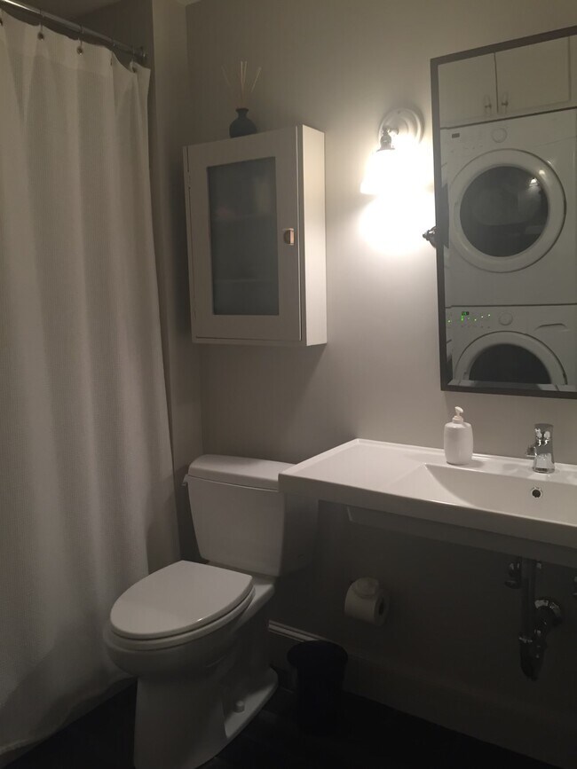 Bathroom with Heated Floor - 58 Winthrop St