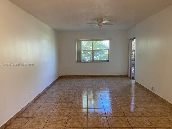 Foto del edificio - 6501 Winfield Blvd