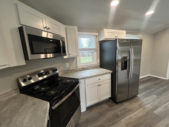 Building Photo - W147N8356 Manchester Dr