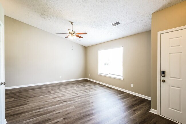 Foto del edificio - 3252 Cain Harbor Dr