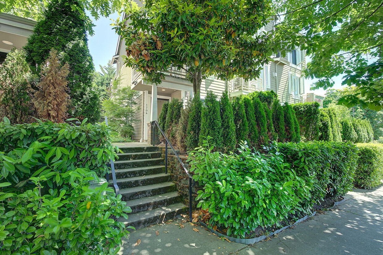 Foto principal - 2bd/2.5ba Seattle Townhome