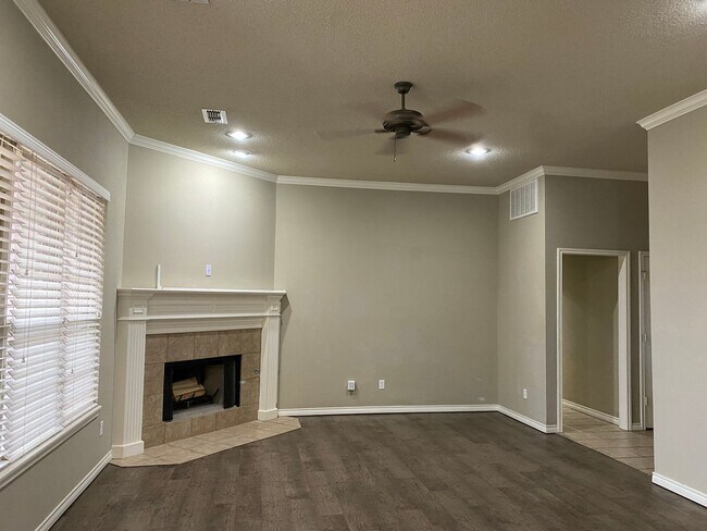 Foto del edificio - Great 4 Bedroom in Cooper District