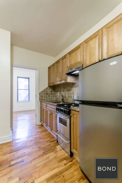 Building Photo - 341 E 76th St