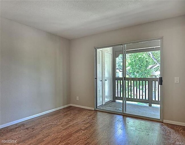 Building Photo - 1 br, 1 bath Condo - 104 S Cross Creek Rd ...