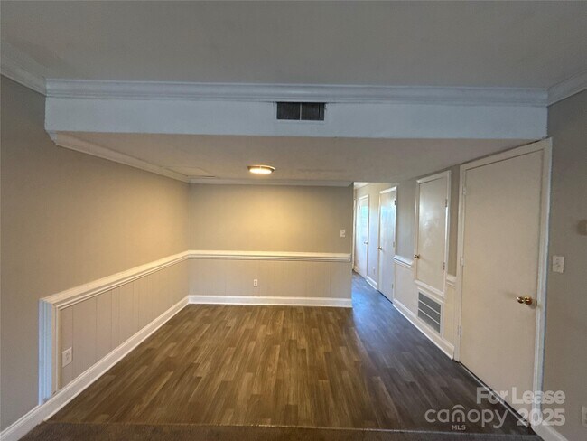 Building Photo - 7906 Oak Meadow Ct