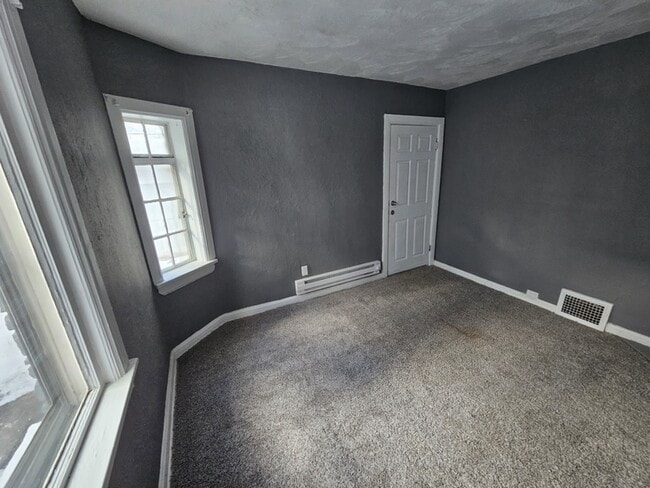 Building Photo - 2818 E 127th St