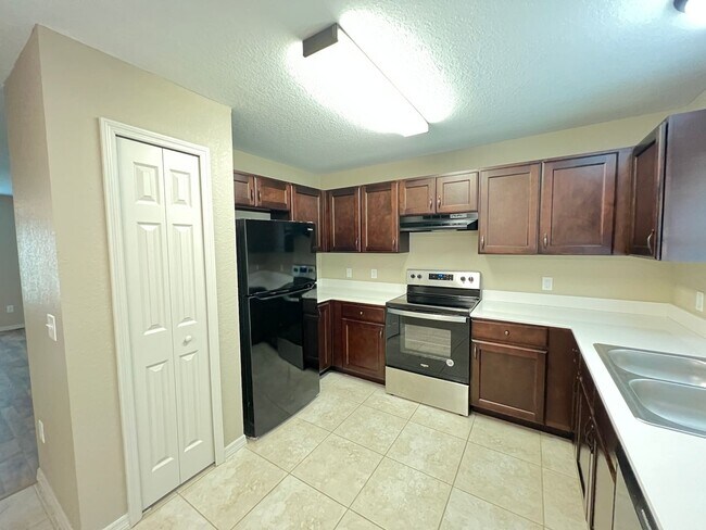 Foto del edificio - Wonderful, 3 Bedroom, 2 Bathroom Home in O...