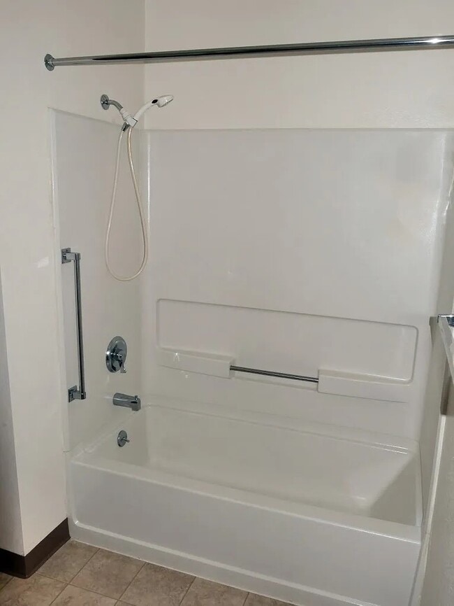 Building Photo - 6776 State St