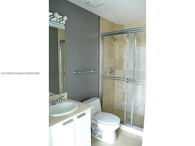 Foto del edificio - 3131 NE 188th St