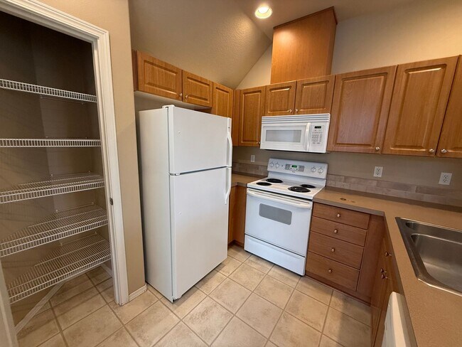 Foto del edificio - 2 Bed/1.5 Bath Townhome Near the Old Mill