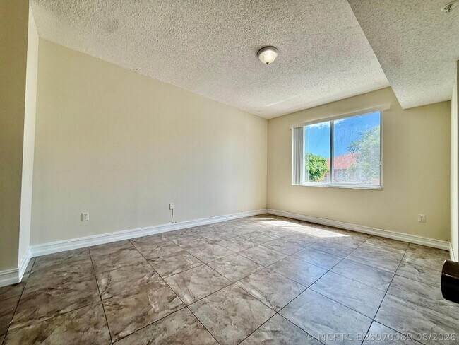 Building Photo - 6960 SW 39th St