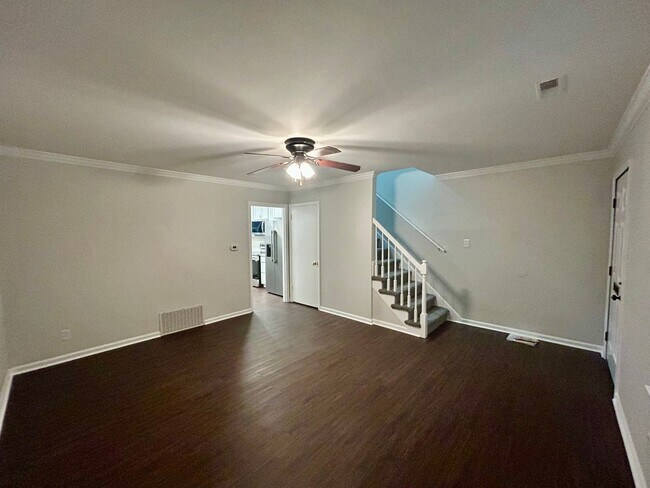 Foto del edificio - 2 Bedroom Townhome! Available Now