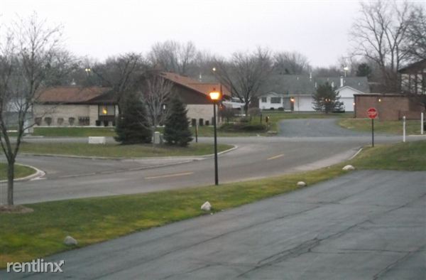 Building Photo - 1081 Country Club Dr