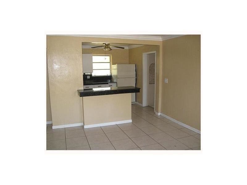 Foto principal - 5714 Simms St