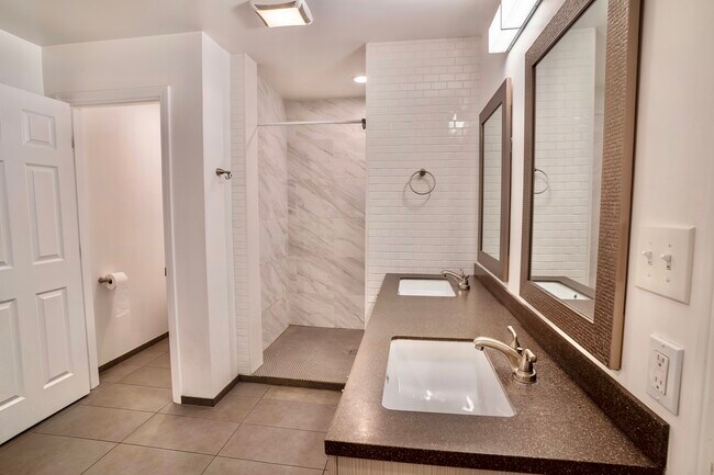 Baño principal 1 - 1728 E Laguna Dr