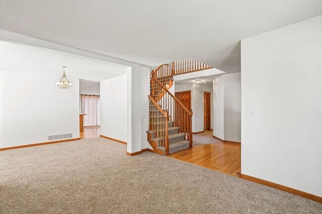 Foto del edificio - BEAUTIFUL 4 Bed 3 Bath Single Family Home ...