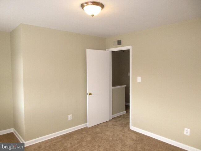 Building Photo - 1205 Gibbon St