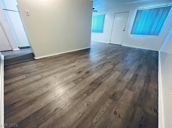 Foto del edificio - 3772 Royal Crest St