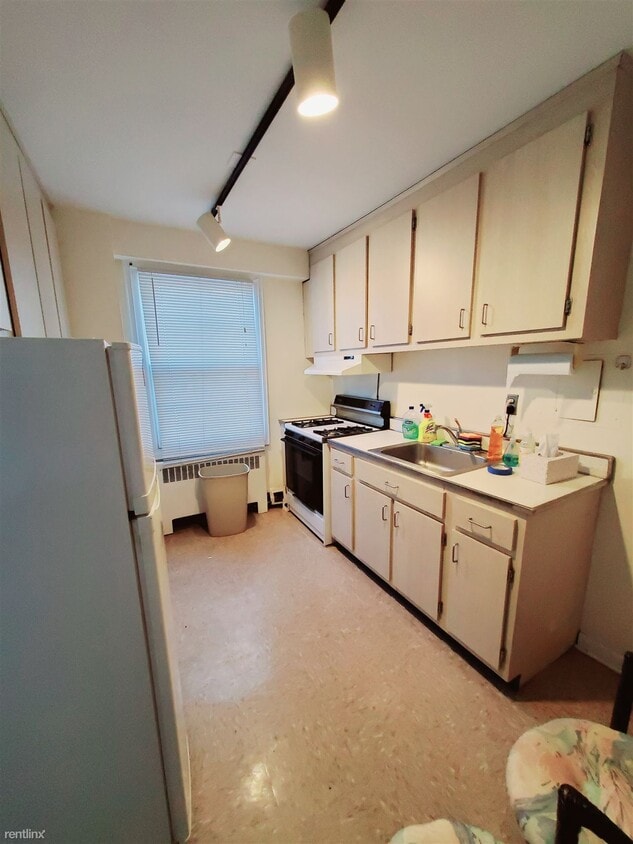 Primary Photo - Studio, 1 bath Condo - 30 Glenbrook Rd Unit 1