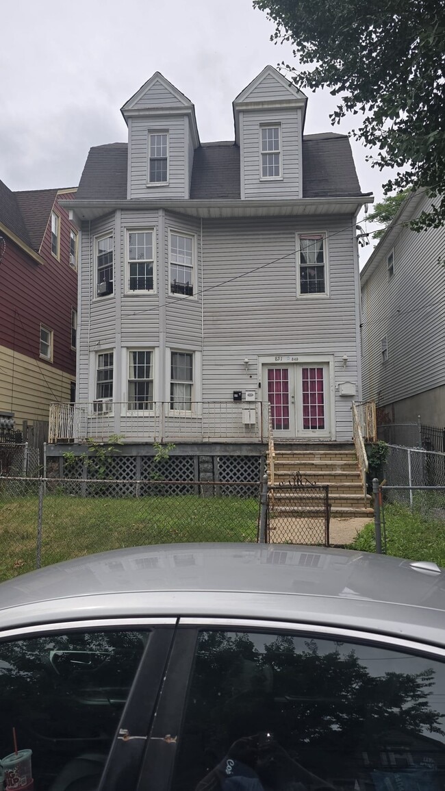Building Photo - 849 S 15th St